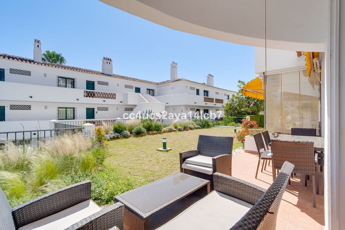 Apartment in Benalmadena Costa - Image 2