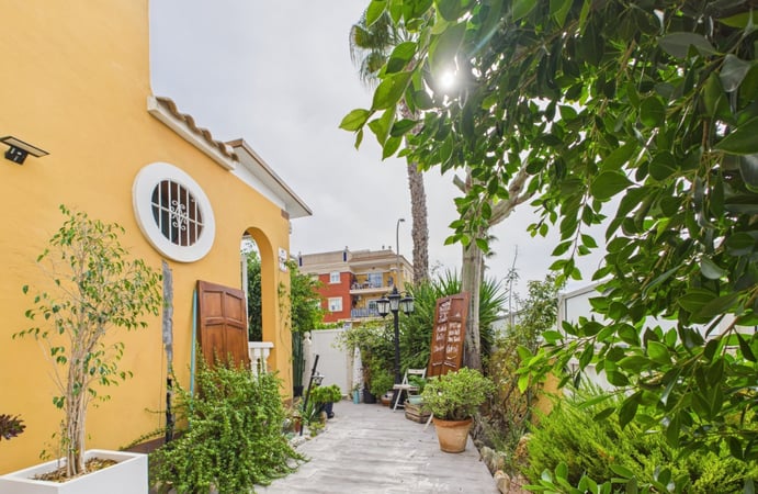 House in Los Alcazares - view 1