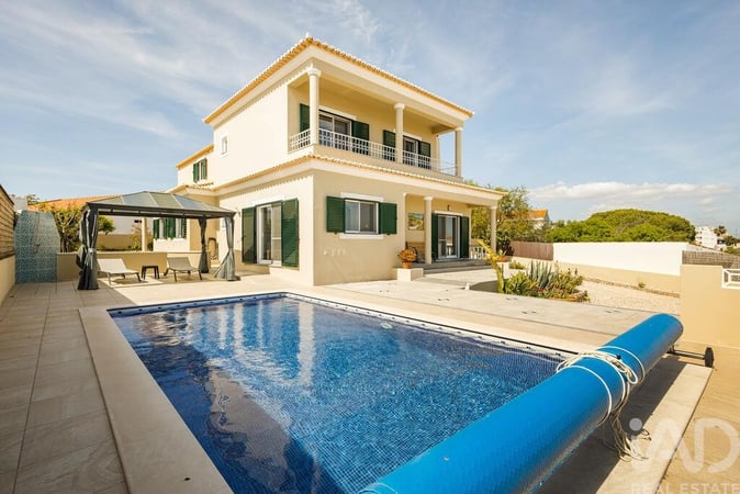 House in Lagoa - view 1