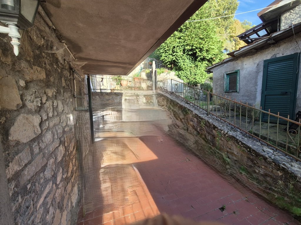 House in Minucciano - Image 3