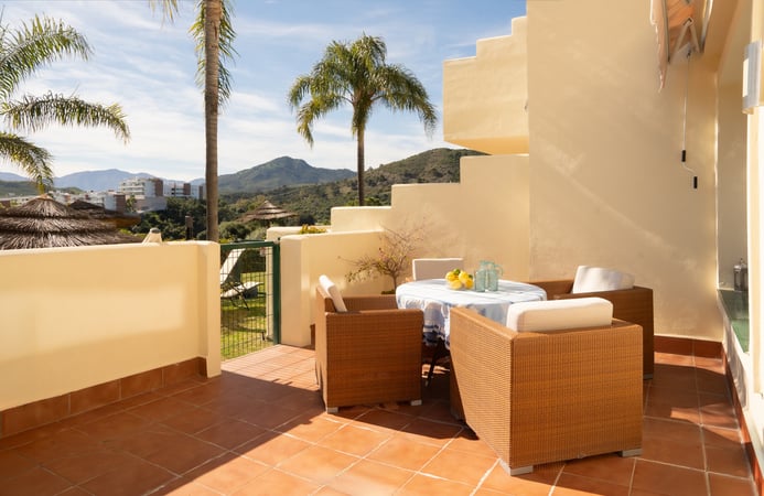 Apartment in Benahavis - view 1