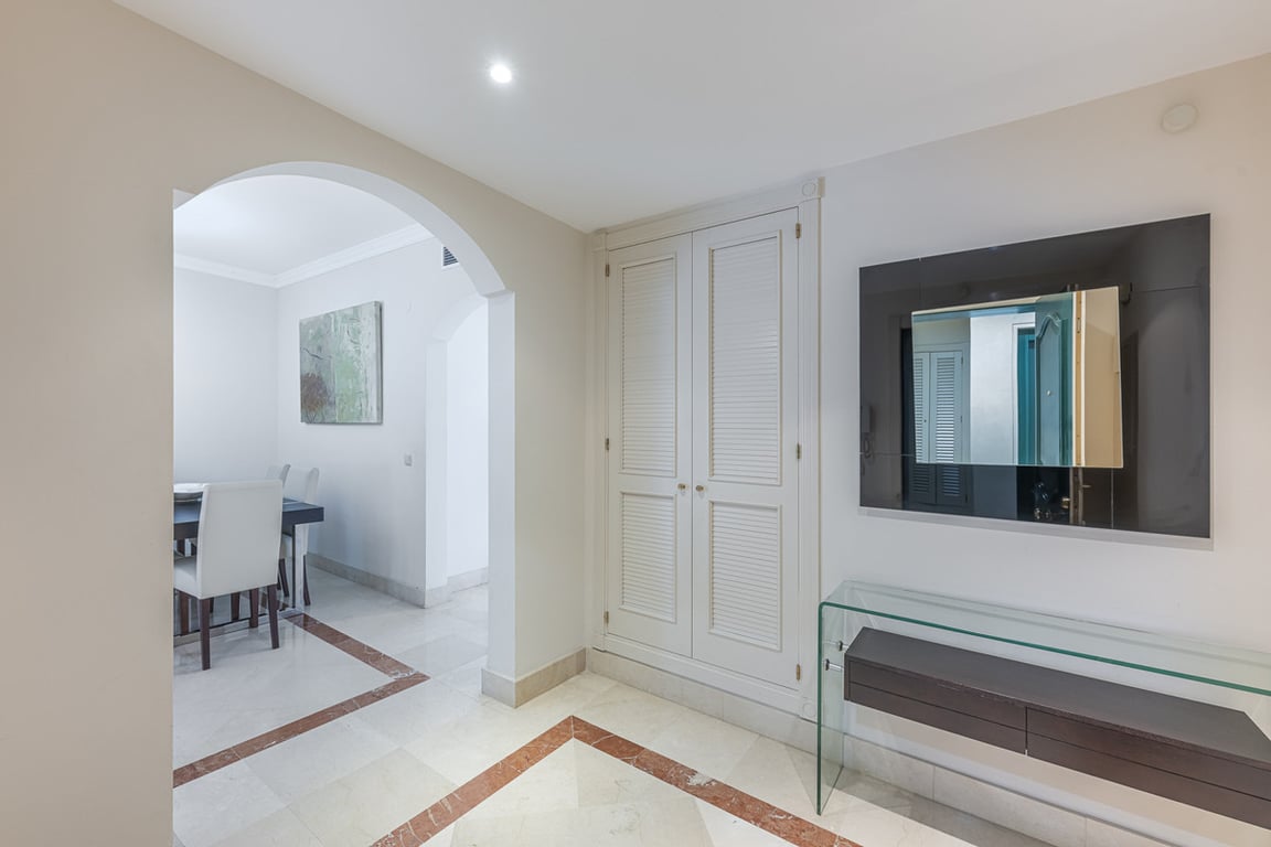 Apartment in Nueva Andalucia - Image 3