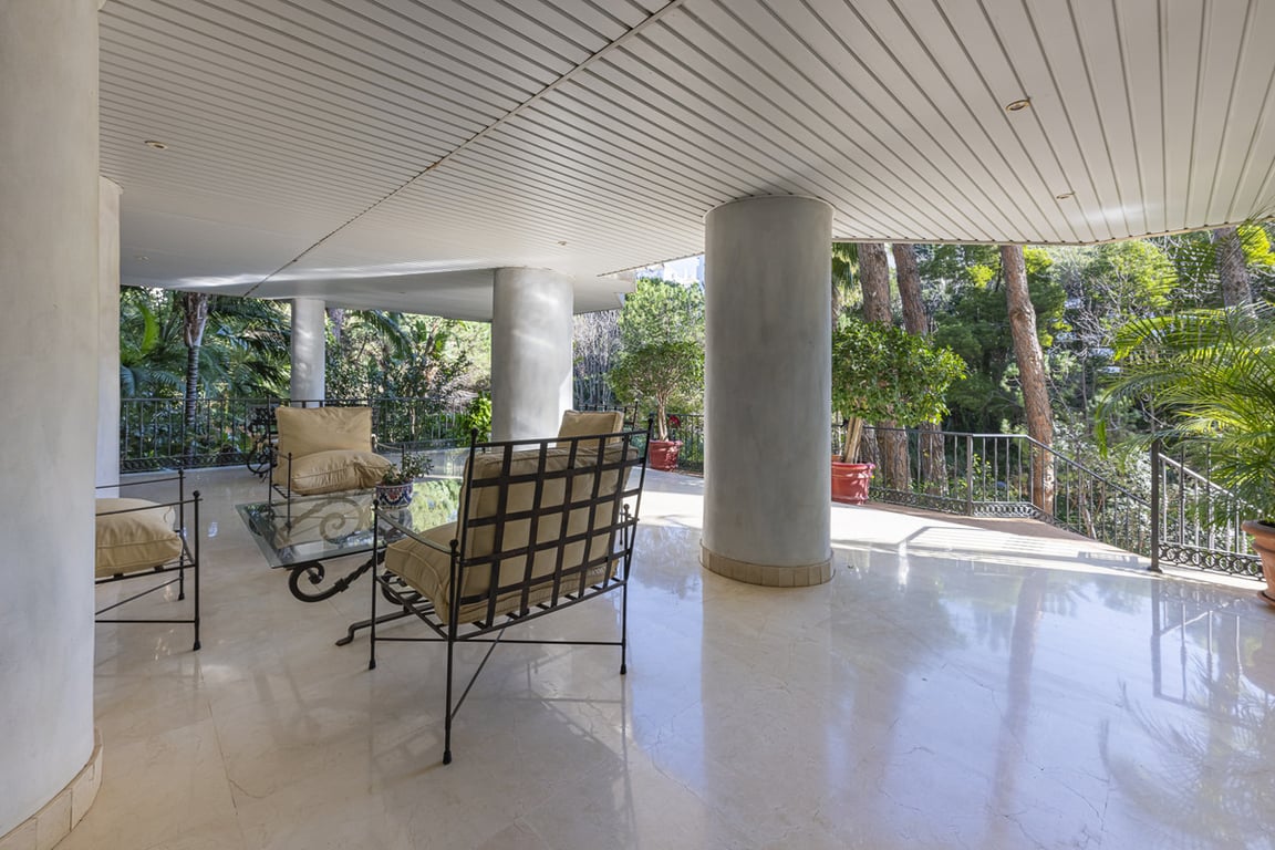 Apartment in Nueva Andalucia - Image 2