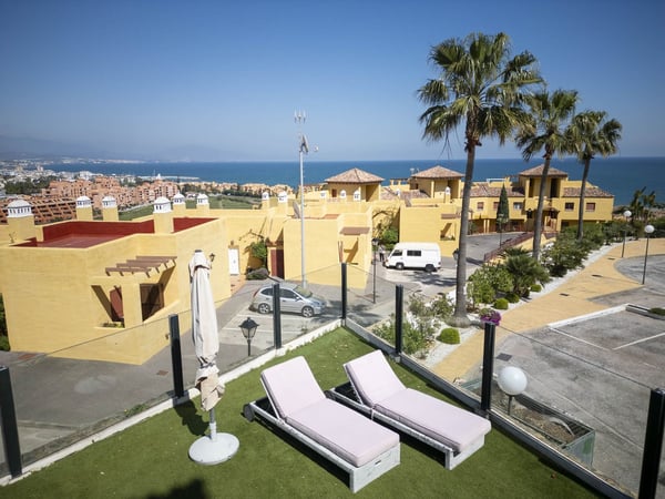 Apartment in La Duquesa - view 1