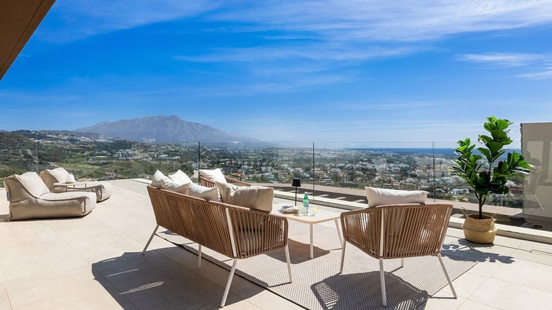 Villa in Benahavis - view 1