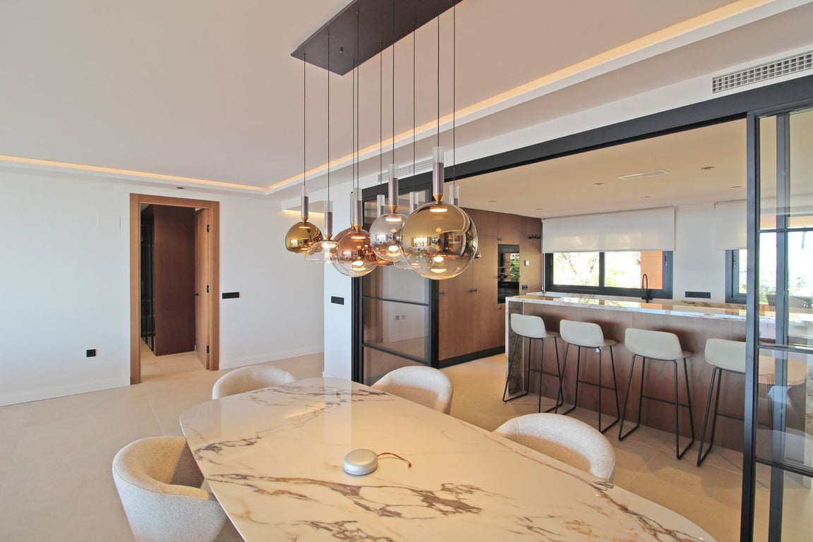 Apartment in Nueva Andalucia - Image 2