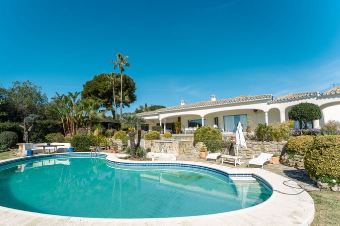 Villa in Benahavis - view 1