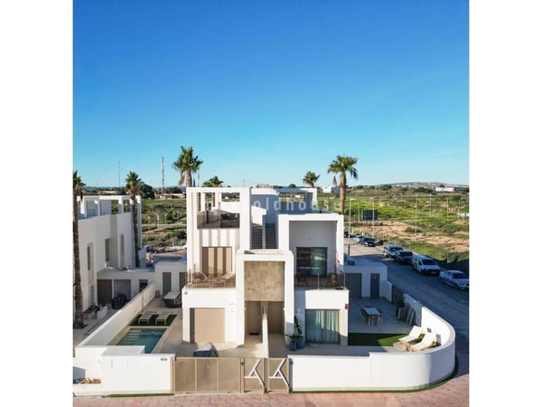 House in Los Alcazares - view 1