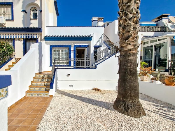 House in Villamartin - view 1