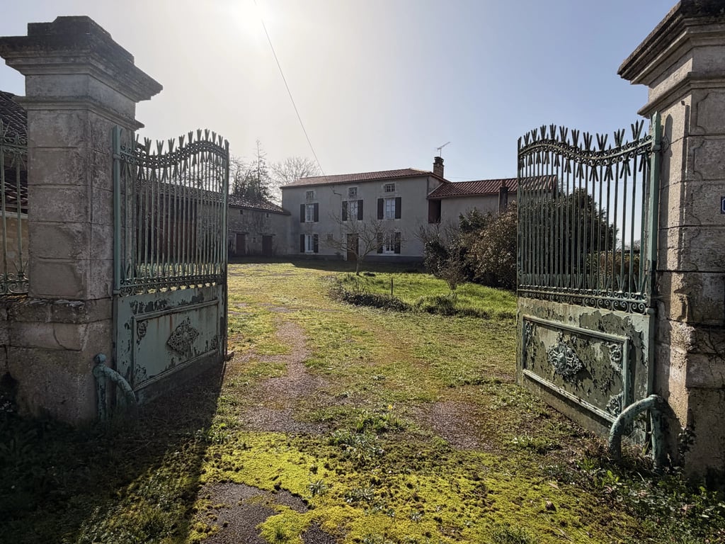 House in Courcome - Image 2