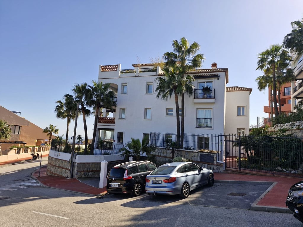 Apartment in Sitio de Calahonda - Image 2