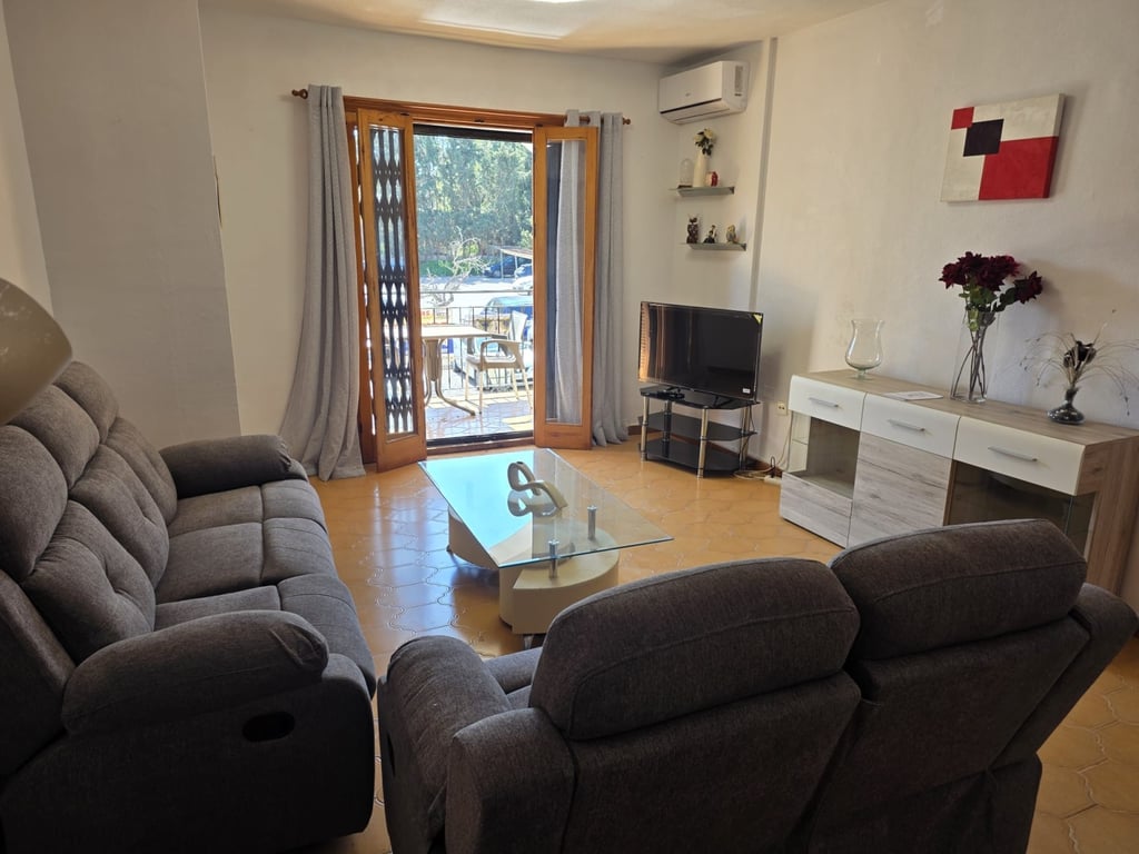 Apartment in Villamartin - Image 3