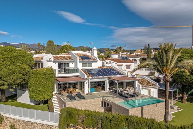 Villa in Las Chapas - view 1