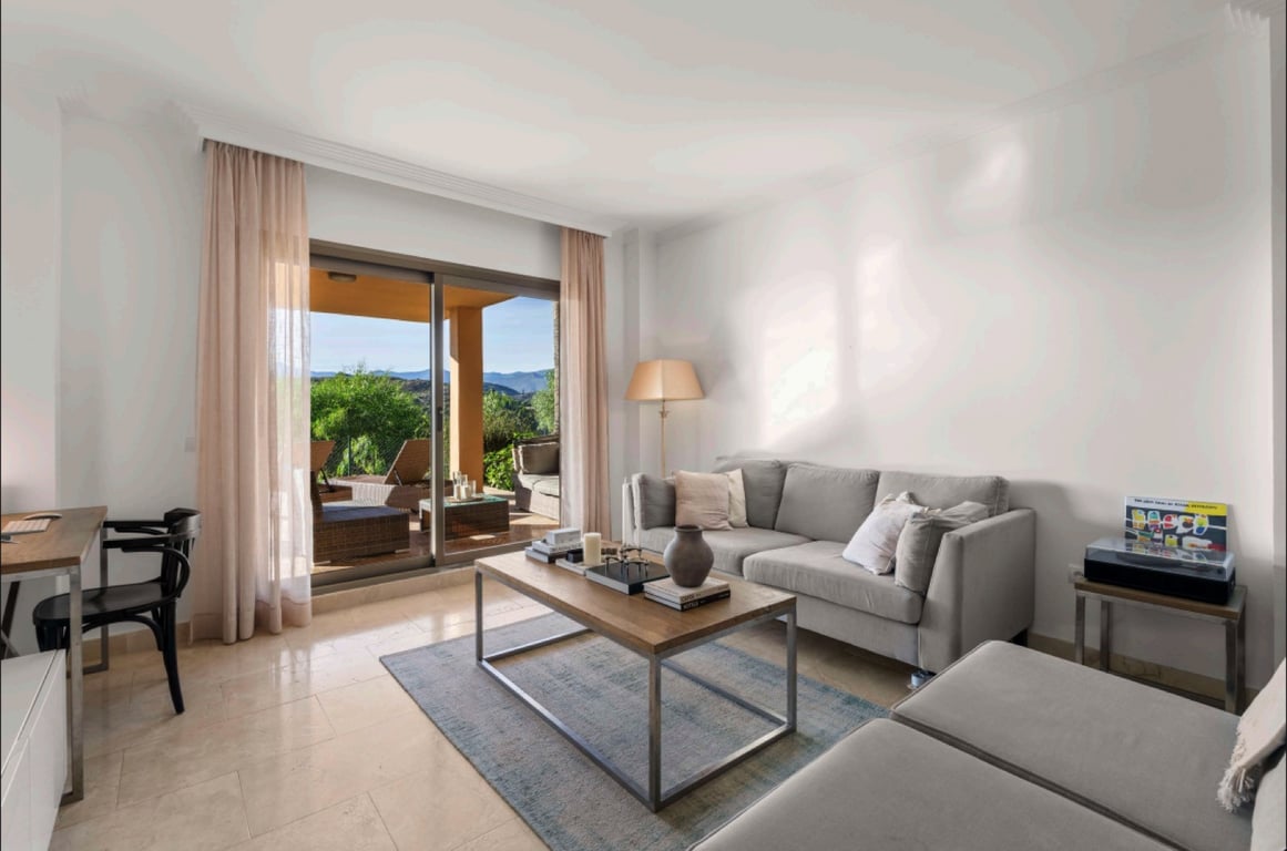 House in El Paraiso - Image 3