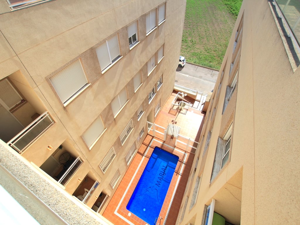 Apartment in Los Palacios - Image 3