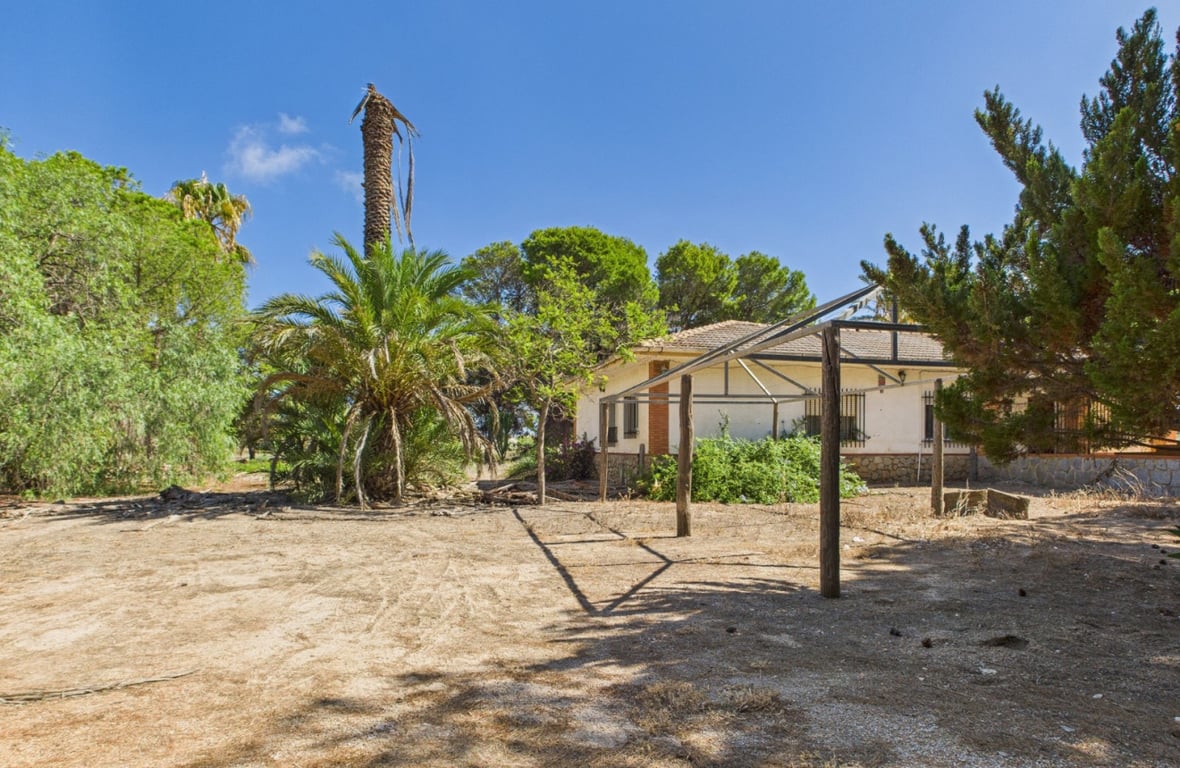 Land in Los Alcazares