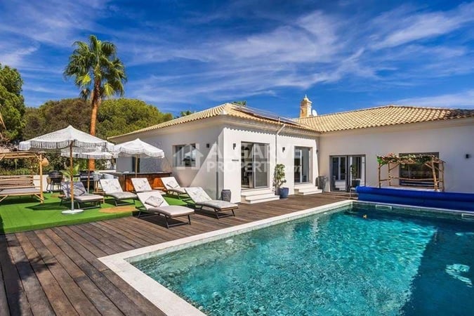 Villa in Almancil - view 1