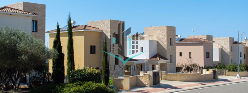 Villa in Kouklia - view 1