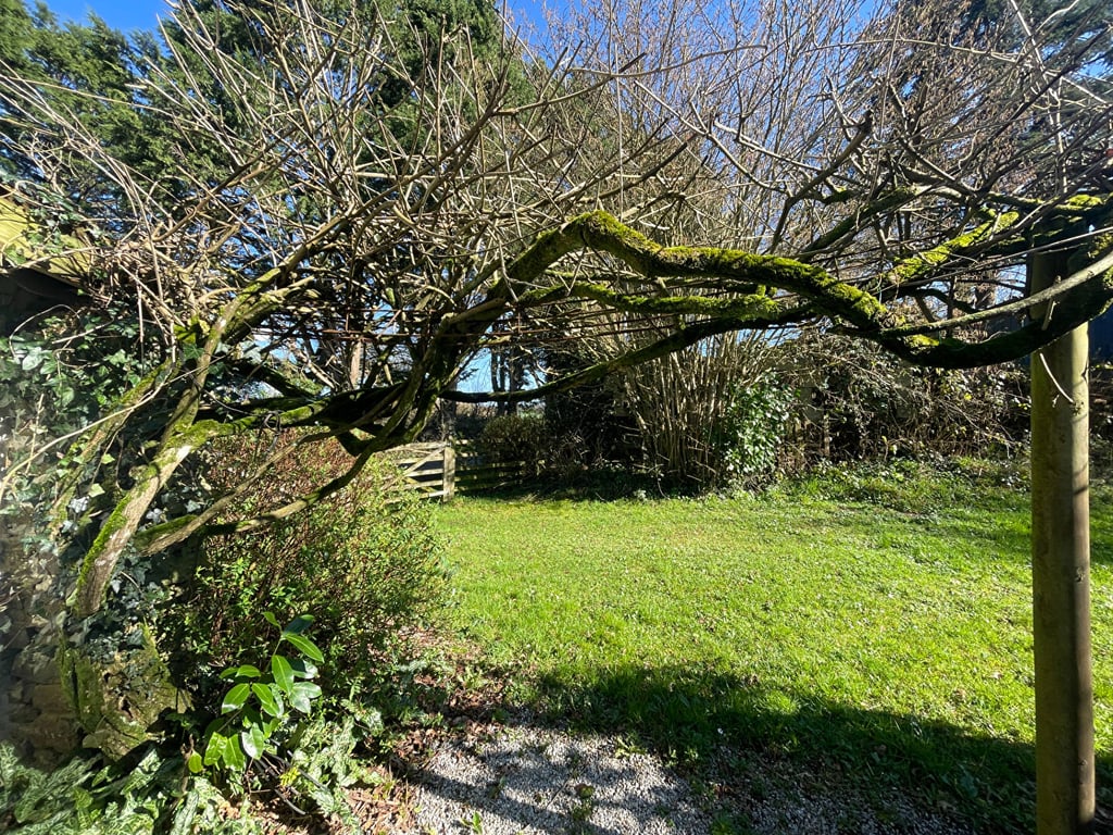 House in Plonevez-du-Faou - Image 2