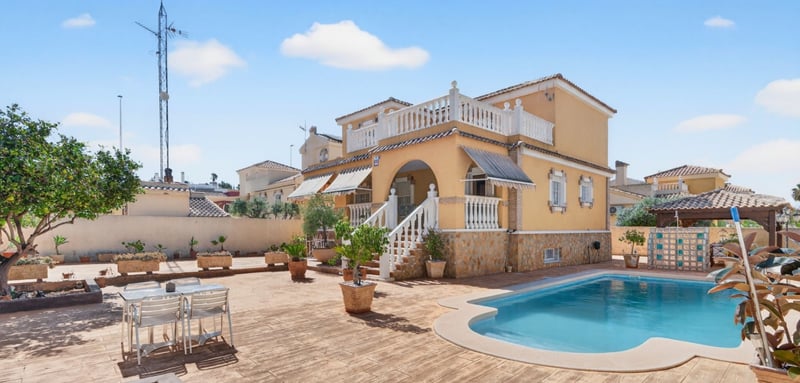 House in Valverde Alto - view 1