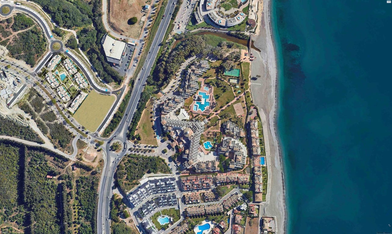 House in Estepona - Image 3