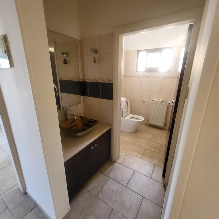 House in Parekklisha - Image 3