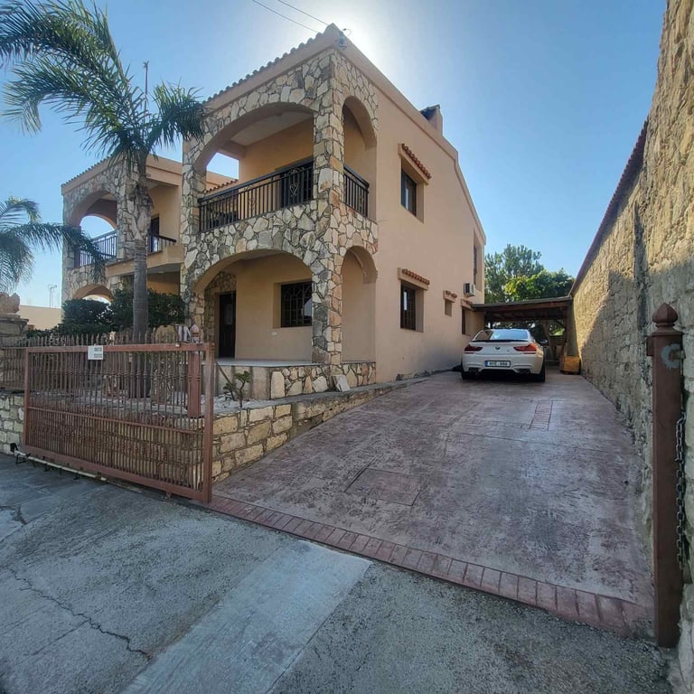 House in Parekklisha