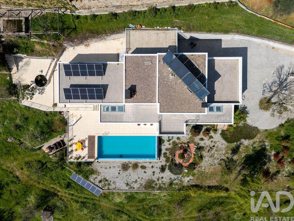 House in Vila Pouca da Beira - Image 3