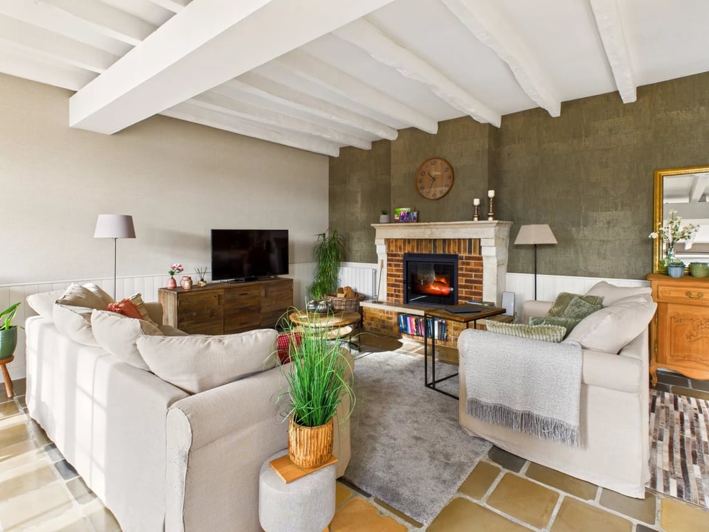 House in Suaux - Image 3