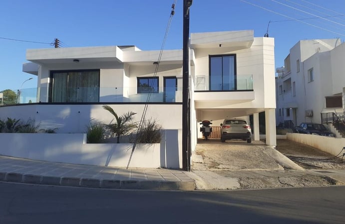 House in Anavargos - view 1