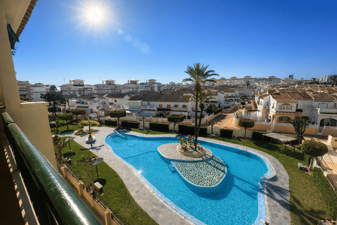Apartment in Torrevieja - Image 2
