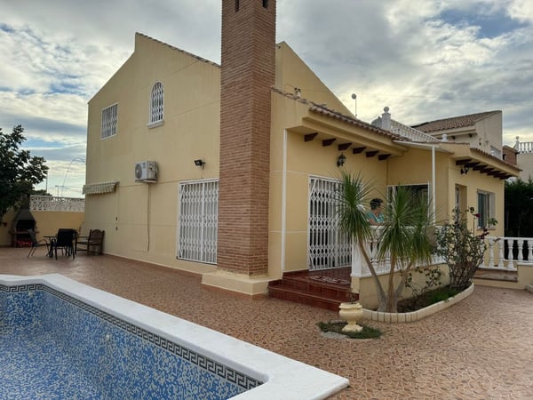Villa in Dehesa de Campoamor - view 1