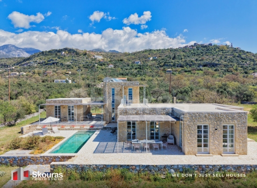 Villa in Agios Nikolaos - view 1