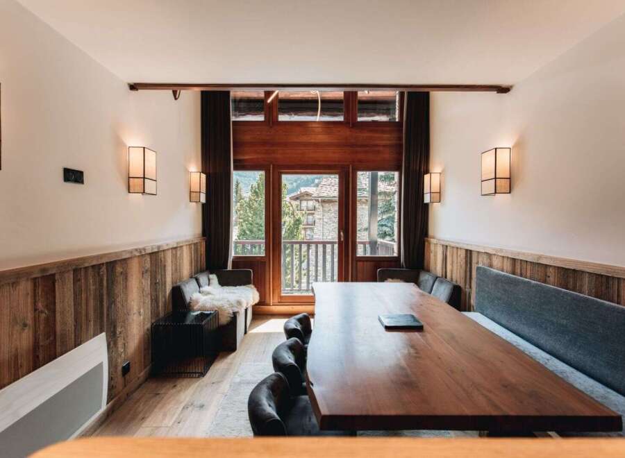 Apartment in Val-d'Isere - Image 2