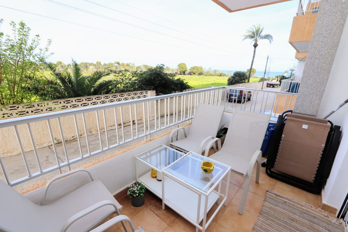 Apartment in Punta Prima - Image 3