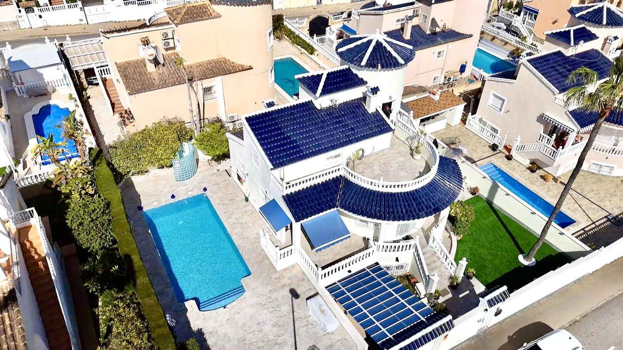 Villa in El Pinar de Campoverde - Image 2