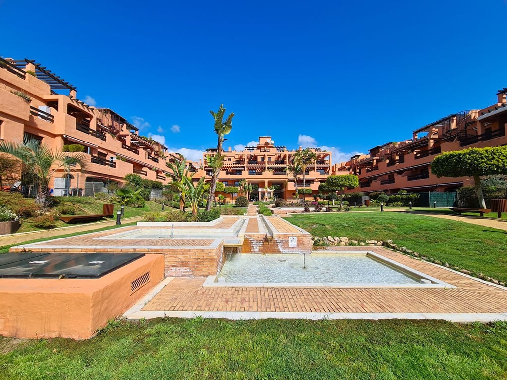Apartment in Estepona - Image 2