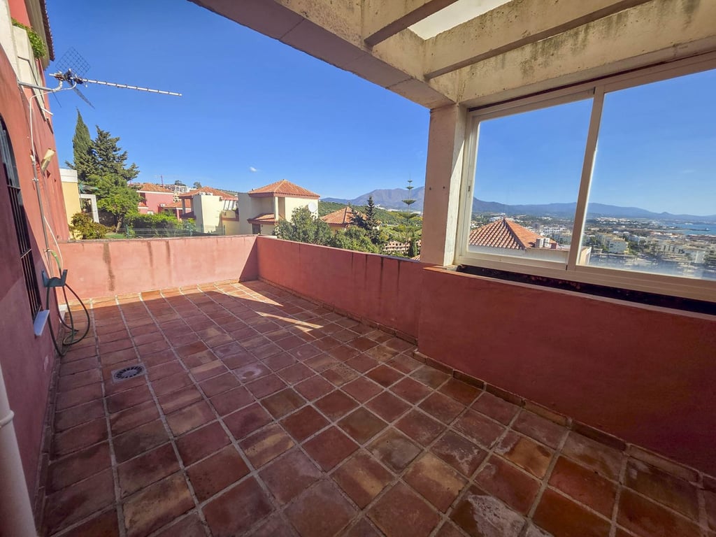 Apartment in La Duquesa - Image 3