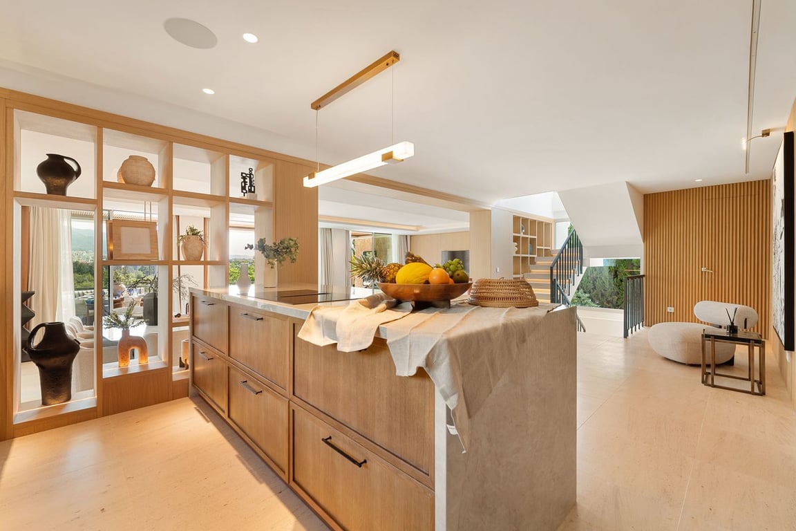 Villa in Nueva Andalucia - Image 2