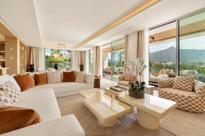 Villa in Nueva Andalucia - view 1