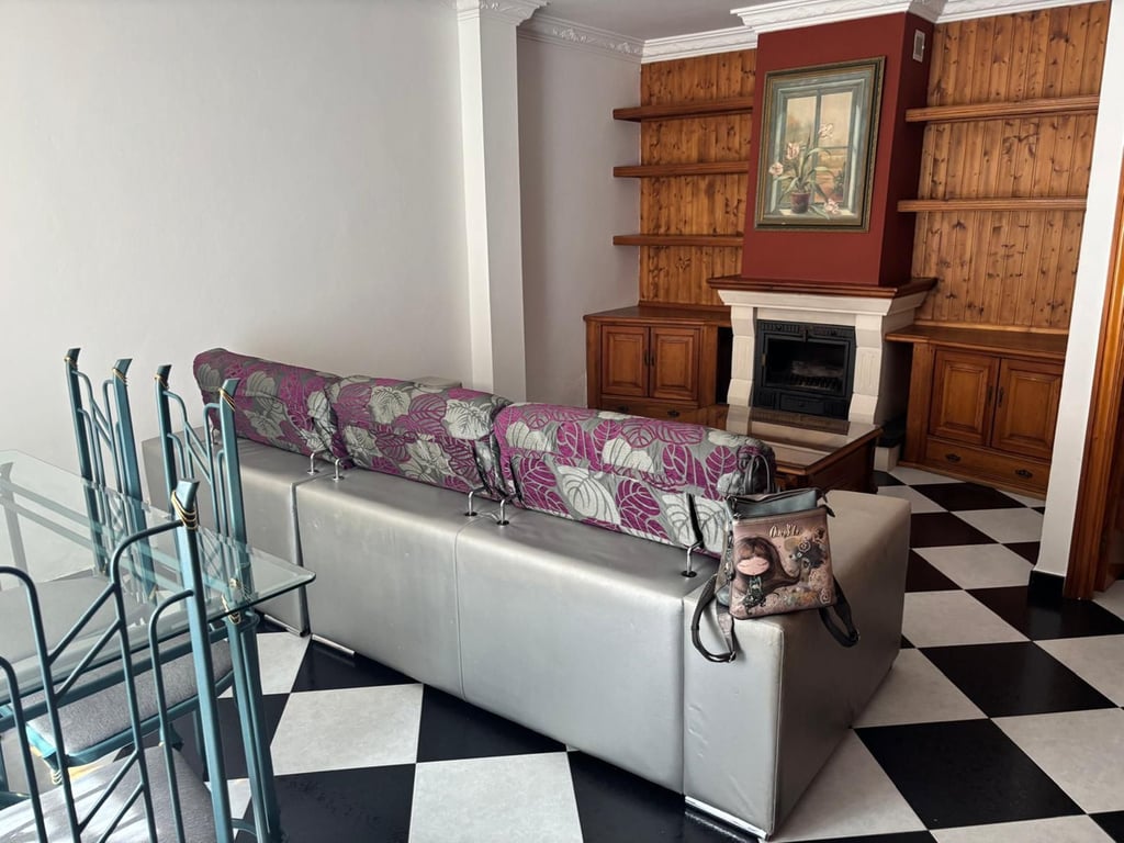 House in Estepona - Image 3