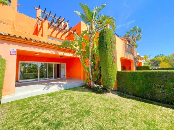 House in El Paraiso - view 1