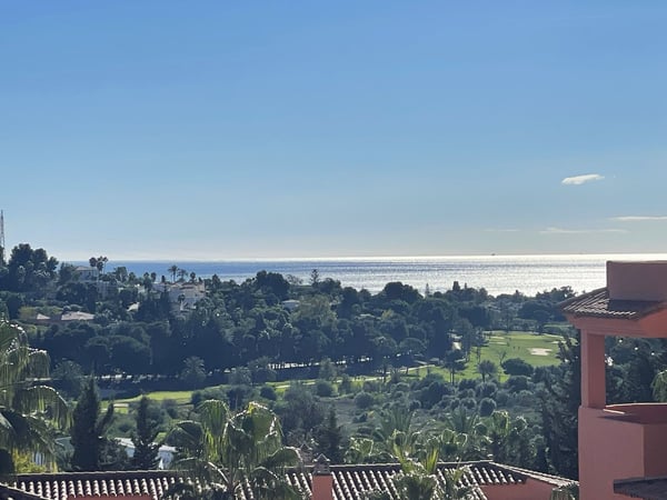 Apartment in Benahavis - view 1