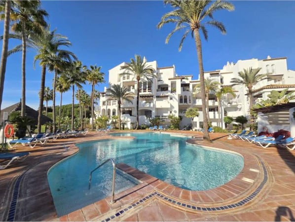 Apartment in La Duquesa - view 1