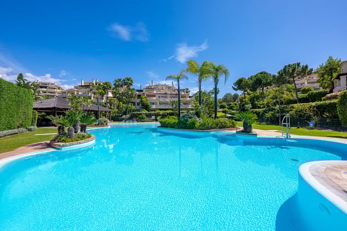 Apartment in Benahavis - view 1