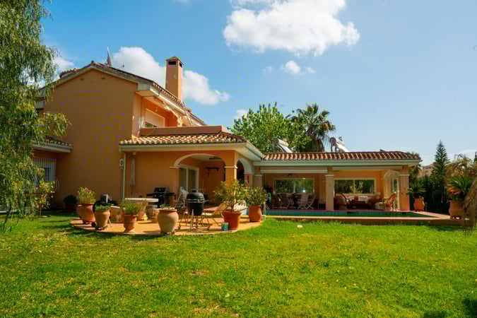 Villa in Elviria - view 1