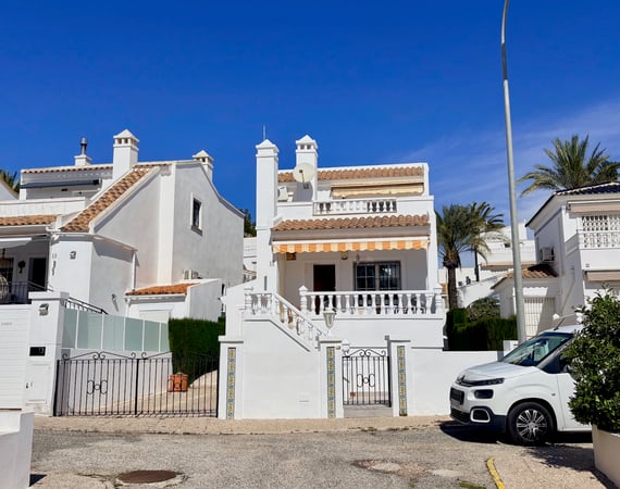 House in Villamartin - view 1