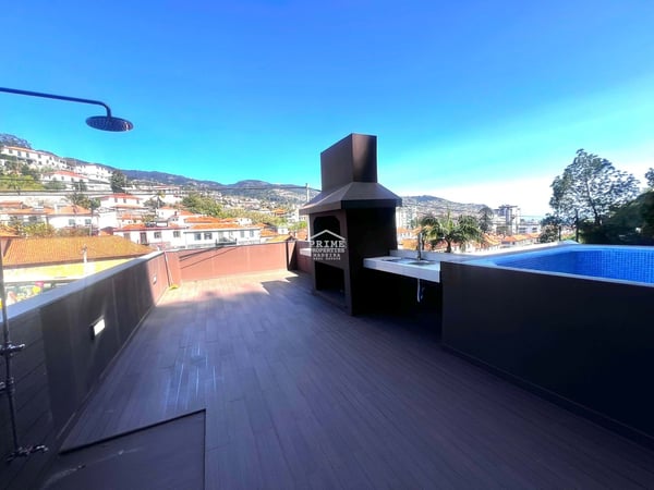 Villa in Funchal - view 1