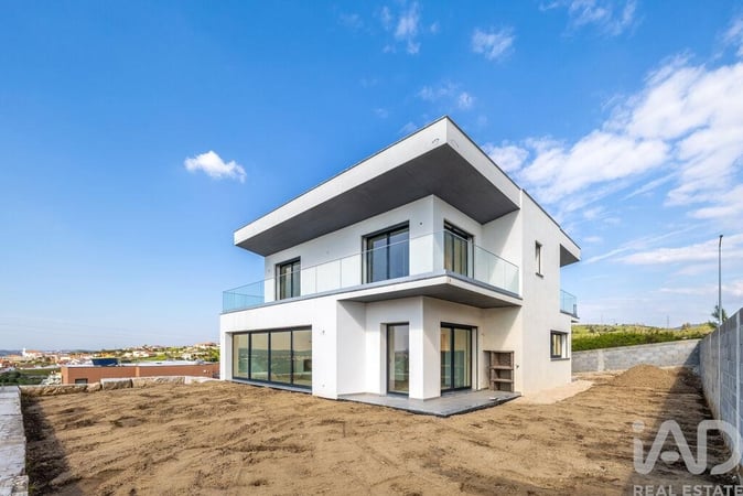 House in Batalha - view 1