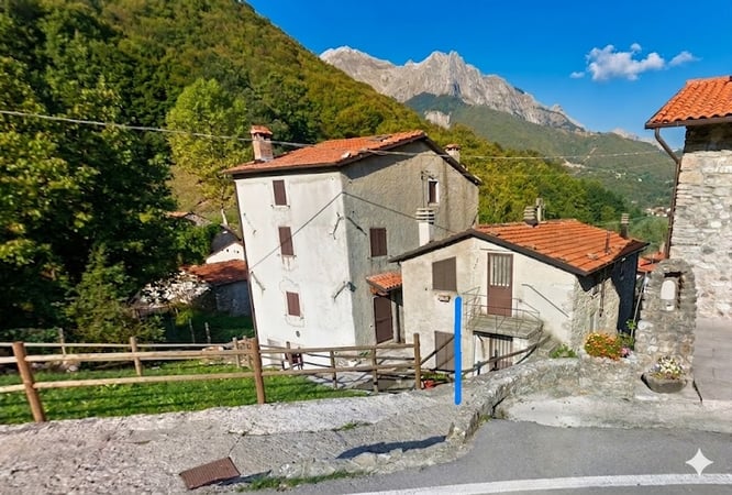House in Vagli Sotto - view 1